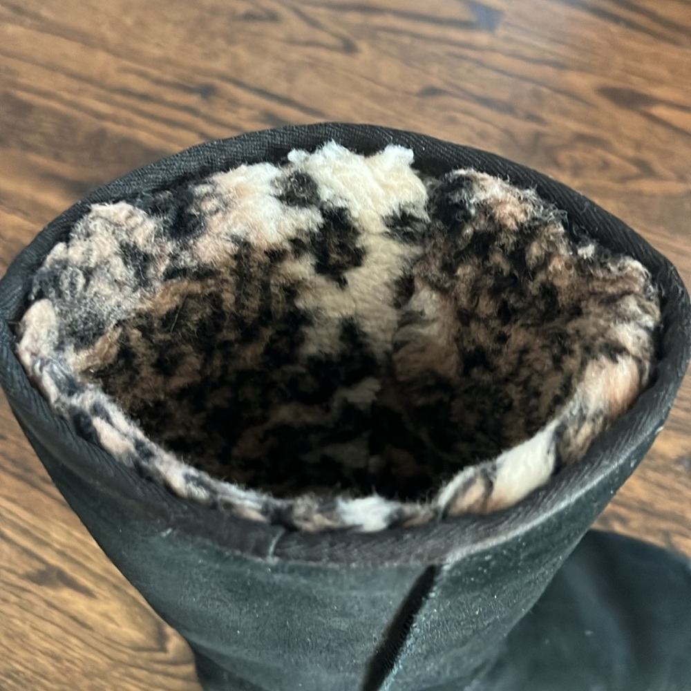 Ugg Boots - Picture 5 of 14